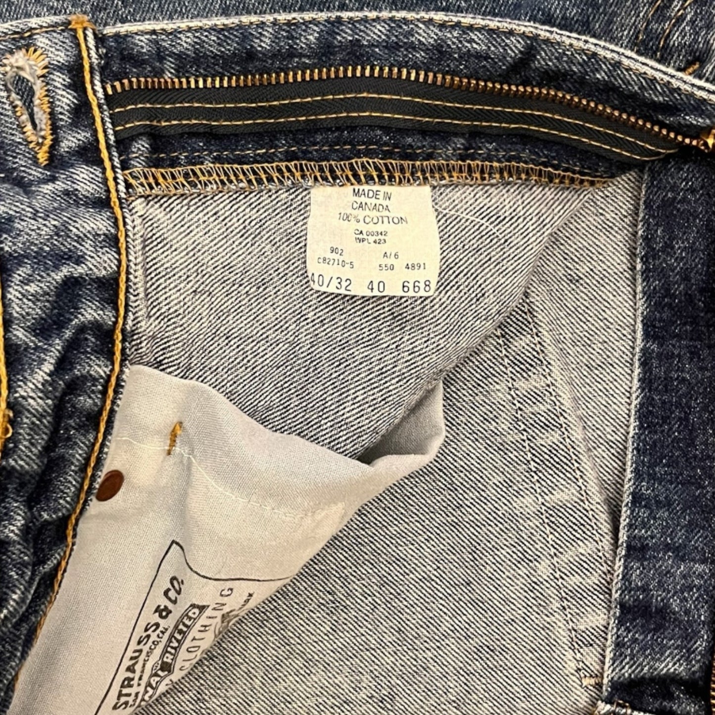 Levi Strauss & Co Vintage 550 Jeans in Blue Wash