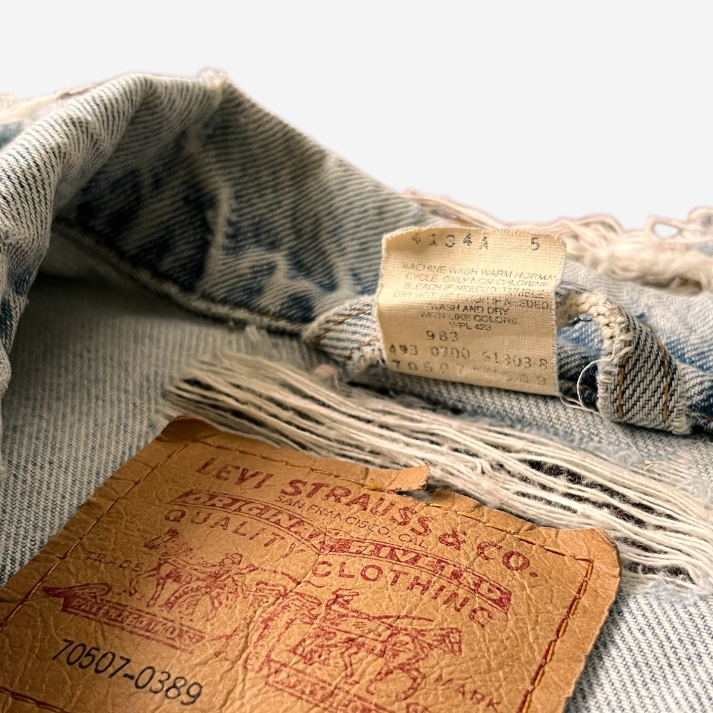 Levi Strauss & Co Y2K Vintage Trucker Coat in Washed Blue